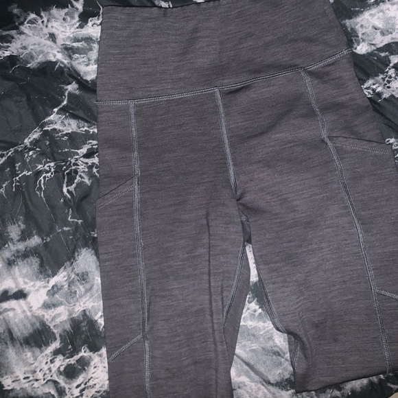 American Eagle ‘the everything’ pocket leggings - Picture 2 of 2